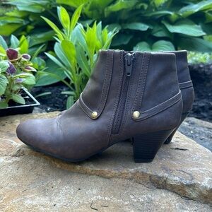 Life stride soft systems active arch booties brown size 7.5
